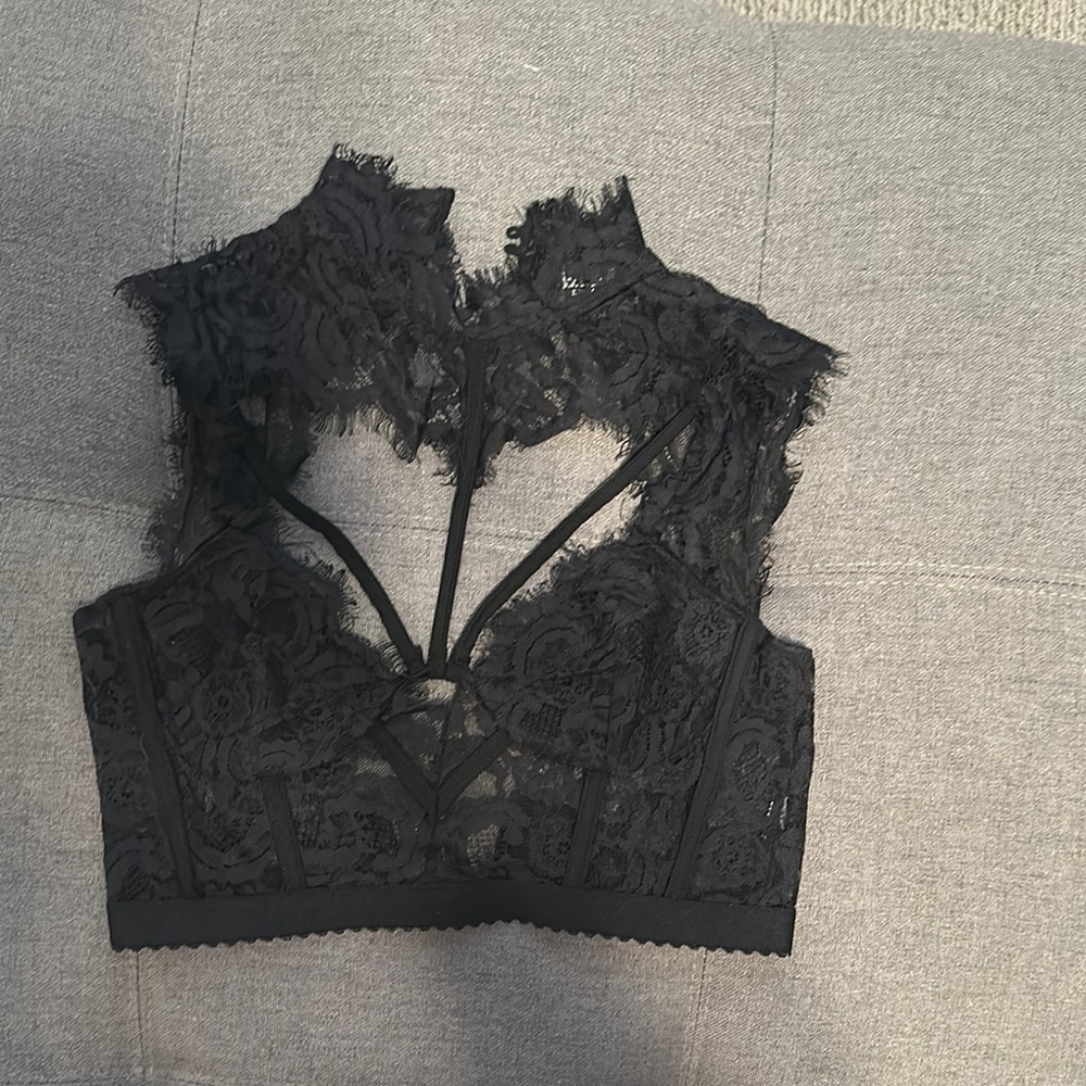 Hera Collection Black Lace High-Neck Bralette